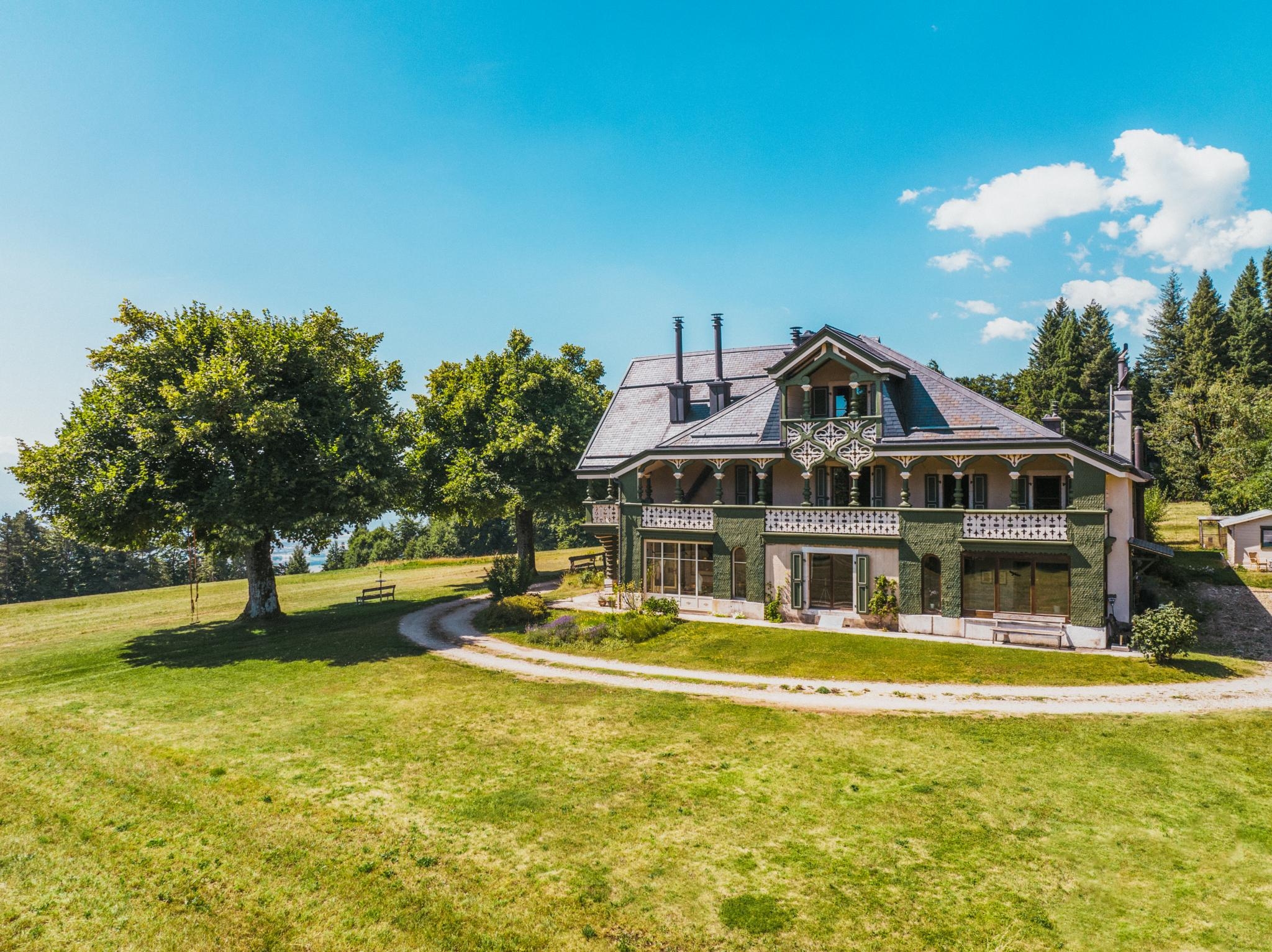 superbe-propri-t-de-11-pi-ces-avec-maison-de-gardien-splendide-vue